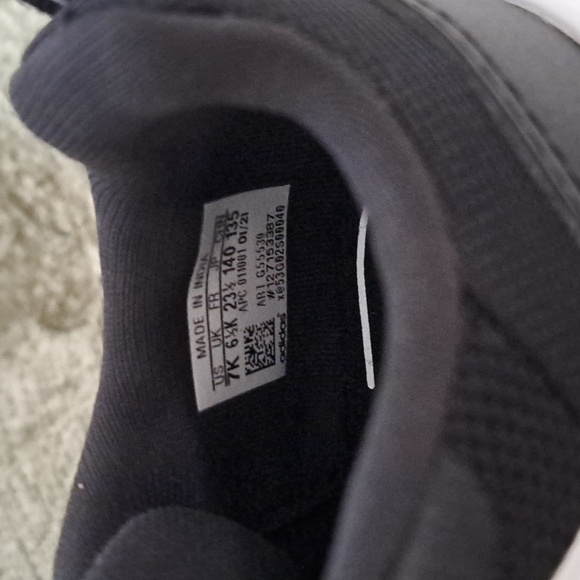 Adidas original boys sneakers size 7k - Picture 5 of 5